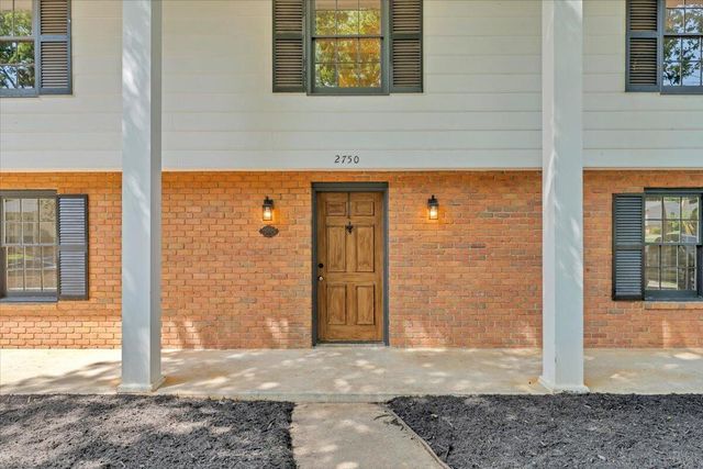 2750 White Pelican LN, Roanoke, VA 24018