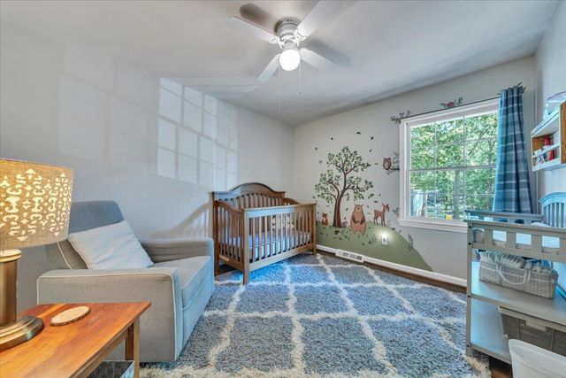 2750 White Pelican LN, Roanoke, VA 24018