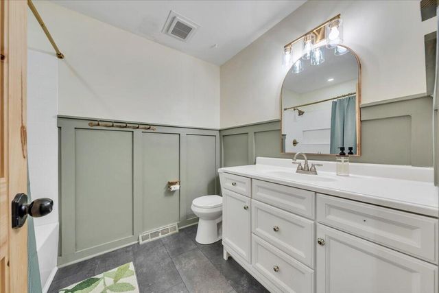 2750 White Pelican LN, Roanoke, VA 24018