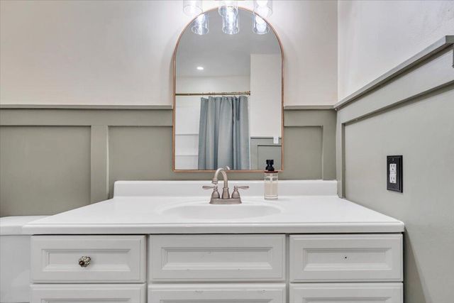 2750 White Pelican LN, Roanoke, VA 24018