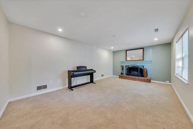 2750 White Pelican LN, Roanoke, VA 24018