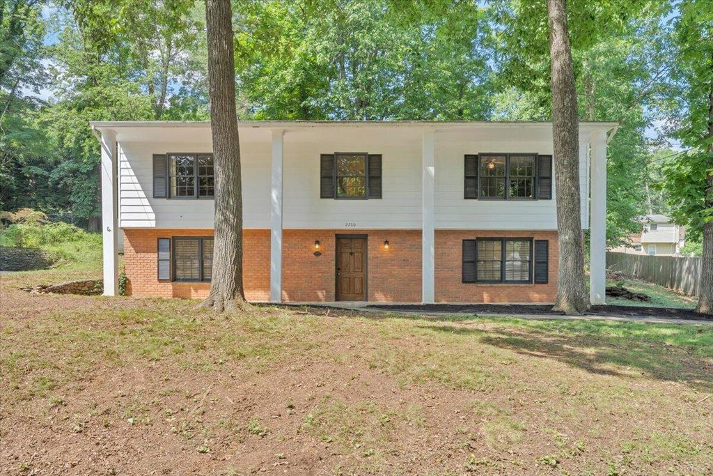 2750 White Pelican LN, Roanoke, VA 24018