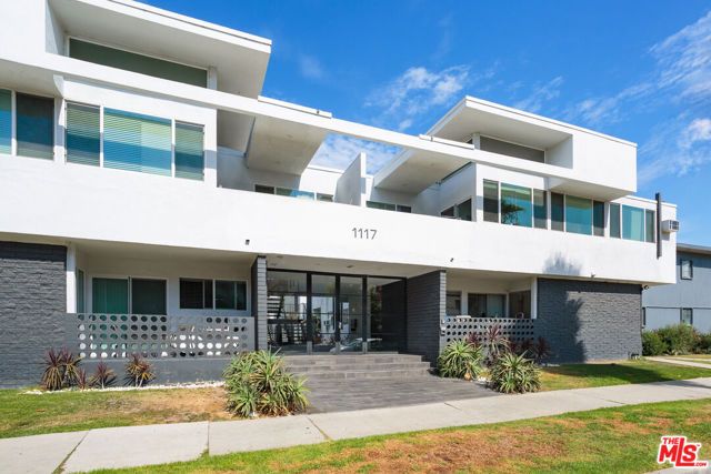 1117 S BRONSON Avenue 11, Los Angeles, CA 90019