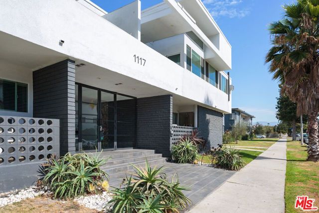 1117 S BRONSON Avenue 11, Los Angeles, CA 90019