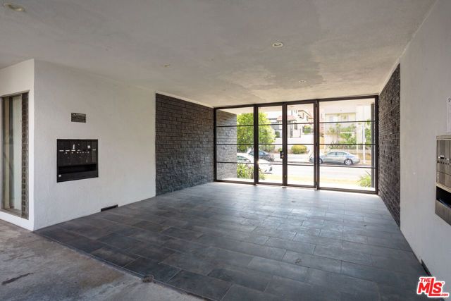 1117 S BRONSON Avenue 11, Los Angeles, CA 90019