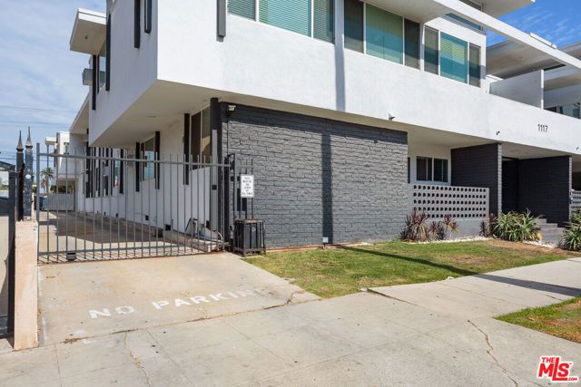 1117 S BRONSON Avenue 11, Los Angeles, CA 90019
