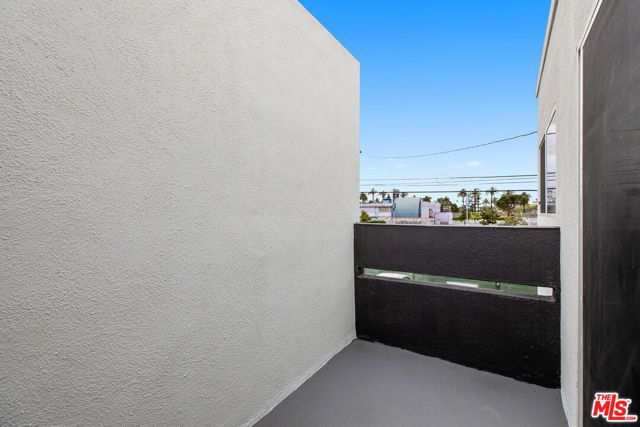 1117 S BRONSON Avenue 11, Los Angeles, CA 90019