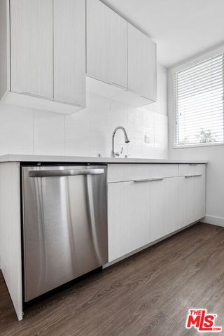 1117 S BRONSON Avenue 11, Los Angeles, CA 90019