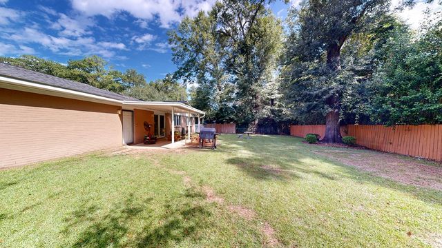 1102 Northfield Circle, Dothan, AL 36303