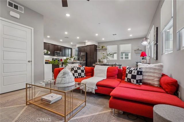 12837 Watt Lane A, Sylmar, CA 91342