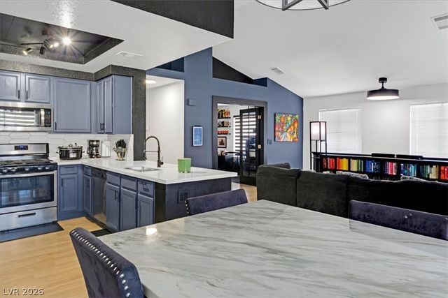 5201 South Torrey Pines Drive 1227, Las Vegas, NV 89118