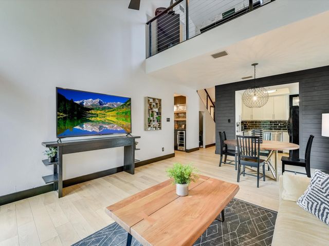 5701 Westslope DR 17, Austin, TX 78731