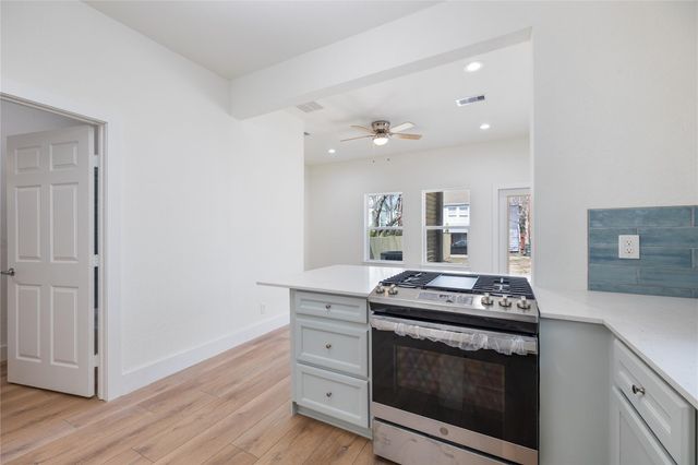 4710 Avenue S, Galveston, TX 77551