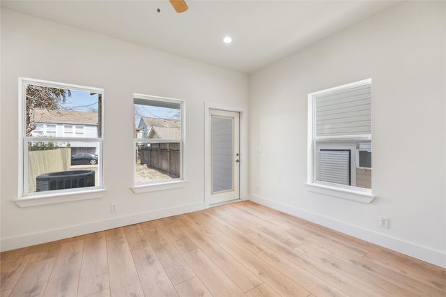 4710 Avenue S, Galveston, TX 77551