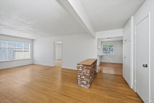 2537 Tamarisk Dr, Santa Rosa, CA 95405