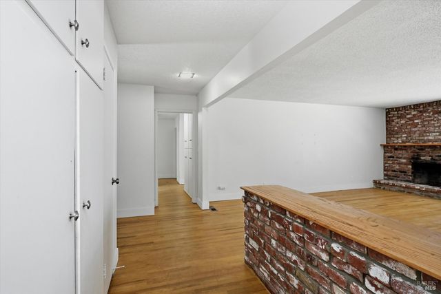 2537 Tamarisk Dr, Santa Rosa, CA 95405