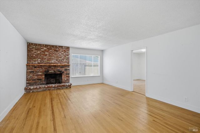 2537 Tamarisk Dr, Santa Rosa, CA 95405