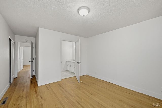 2537 Tamarisk Dr, Santa Rosa, CA 95405