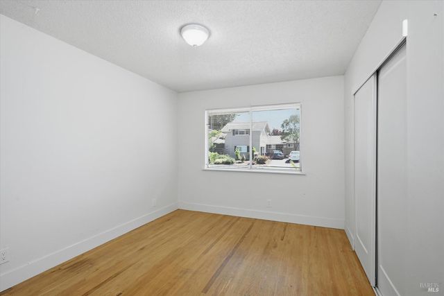 2537 Tamarisk Dr, Santa Rosa, CA 95405