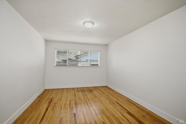 2537 Tamarisk Dr, Santa Rosa, CA 95405