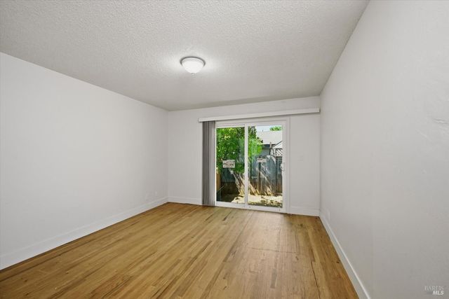 2537 Tamarisk Dr, Santa Rosa, CA 95405