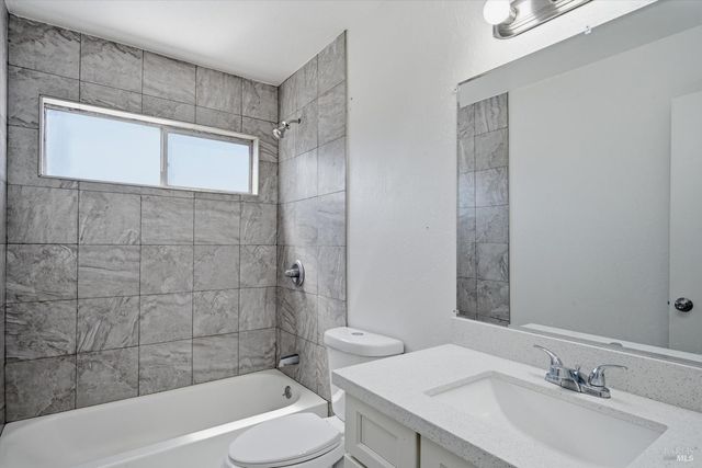 2537 Tamarisk Dr, Santa Rosa, CA 95405