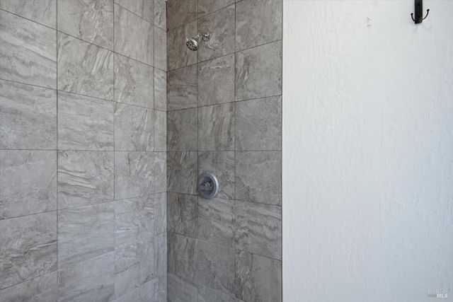 2537 Tamarisk Dr, Santa Rosa, CA 95405