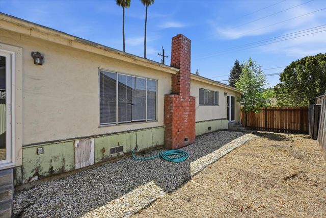 2537 Tamarisk Dr, Santa Rosa, CA 95405