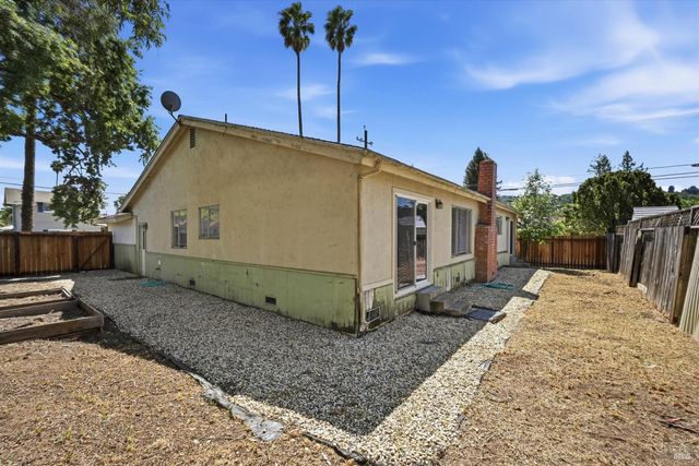 2537 Tamarisk Dr, Santa Rosa, CA 95405