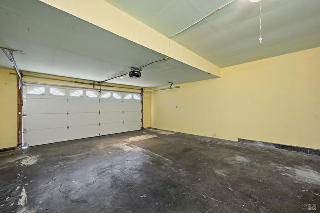 2537 Tamarisk Dr, Santa Rosa, CA 95405