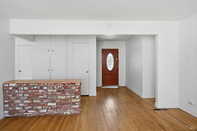 2537 Tamarisk Dr, Santa Rosa, CA 95405