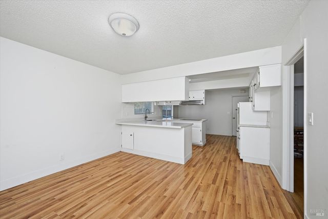 2537 Tamarisk Dr, Santa Rosa, CA 95405