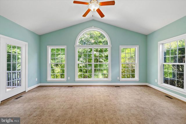 37 SERENE HILLS DR, Fredericksburg, VA 22406