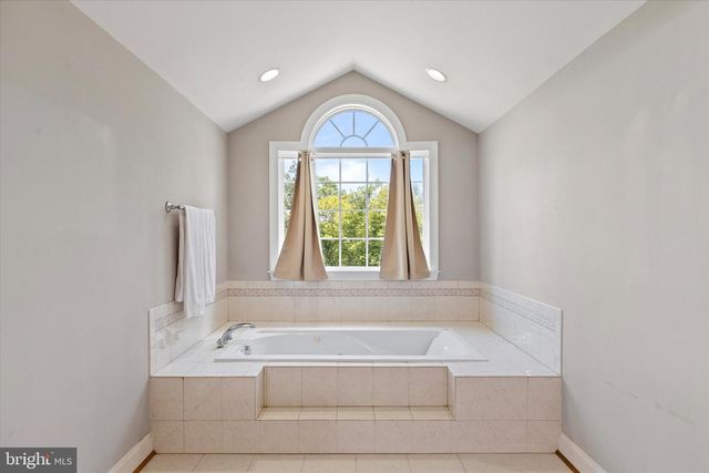 37 SERENE HILLS DR, Fredericksburg, VA 22406