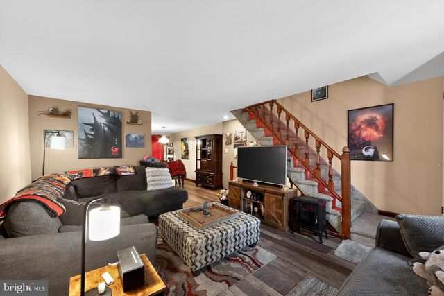 704 CRESCENT DR, Glenolden, PA 19036