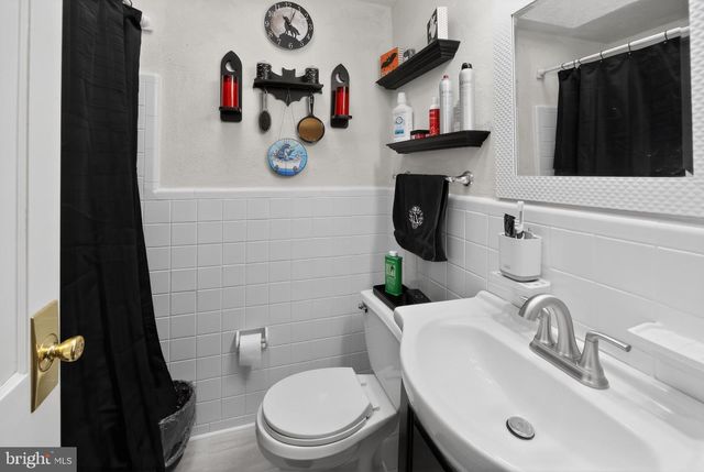 704 CRESCENT DR, Glenolden, PA 19036