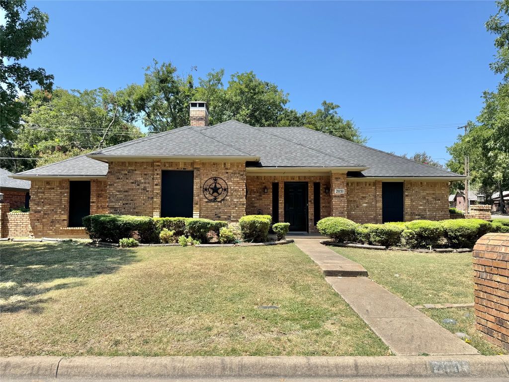 2031 Pecan Street, Bonham, TX 75418