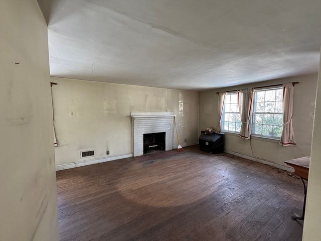 58 Washington St, Stoneham, MA 02180