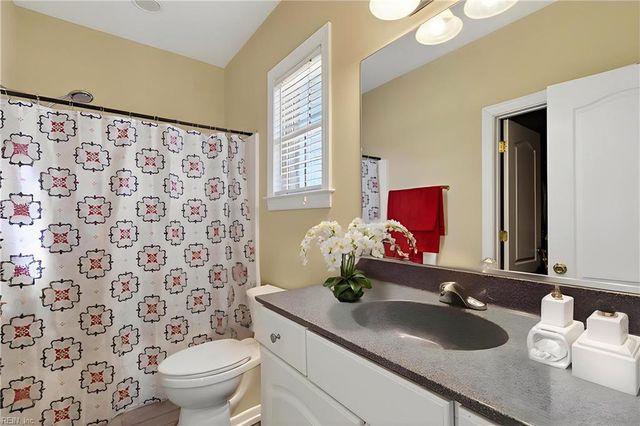 1945 Lancing Crest LN, Chesapeake, VA 23323