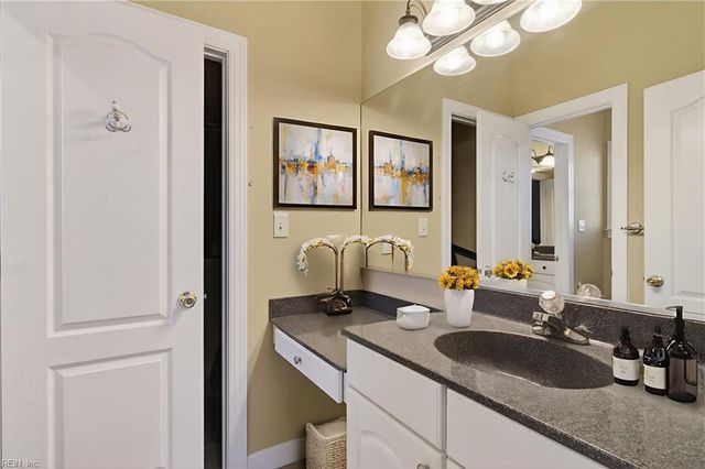 1945 Lancing Crest LN, Chesapeake, VA 23323