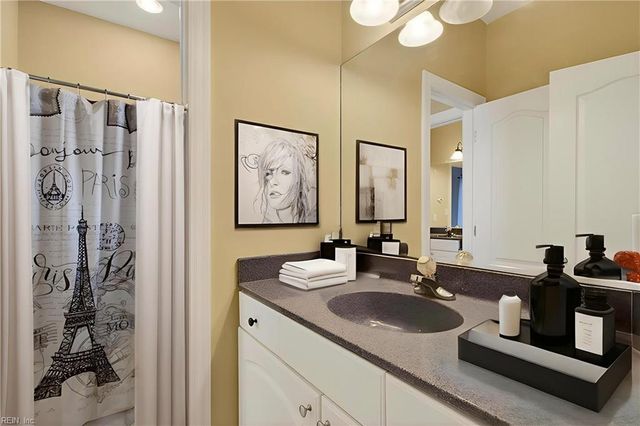 1945 Lancing Crest LN, Chesapeake, VA 23323