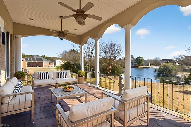 1945 Lancing Crest LN, Chesapeake, VA 23323