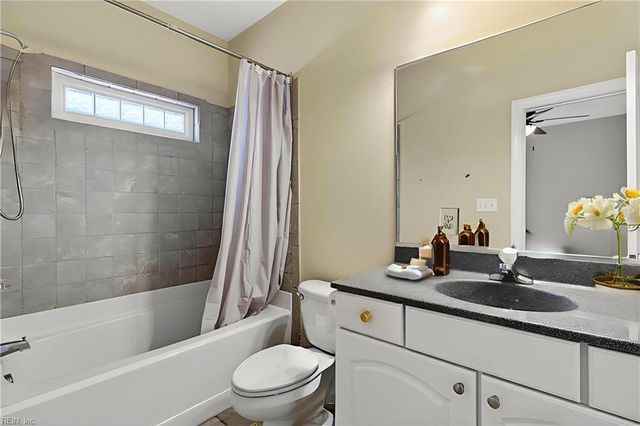 1945 Lancing Crest LN, Chesapeake, VA 23323