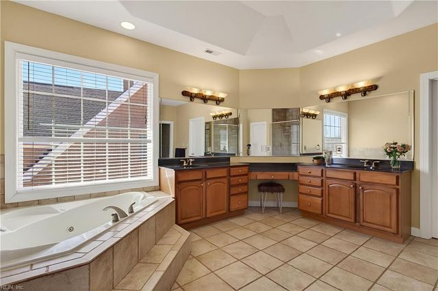 1945 Lancing Crest LN, Chesapeake, VA 23323