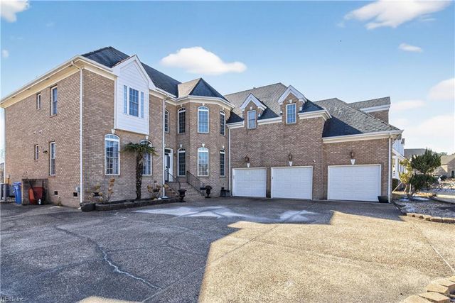 1945 Lancing Crest LN, Chesapeake, VA 23323