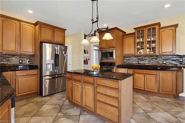 1945 Lancing Crest LN, Chesapeake, VA 23323