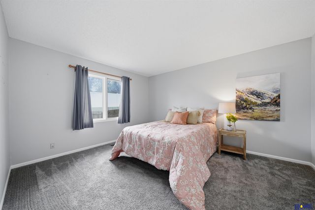 1811 Normandy Lane, Lincoln, NE 68512