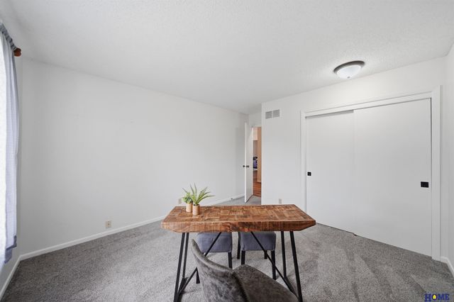 1811 Normandy Lane, Lincoln, NE 68512