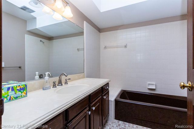 6133 Sundance Trail, Genoa Township, MI 48116