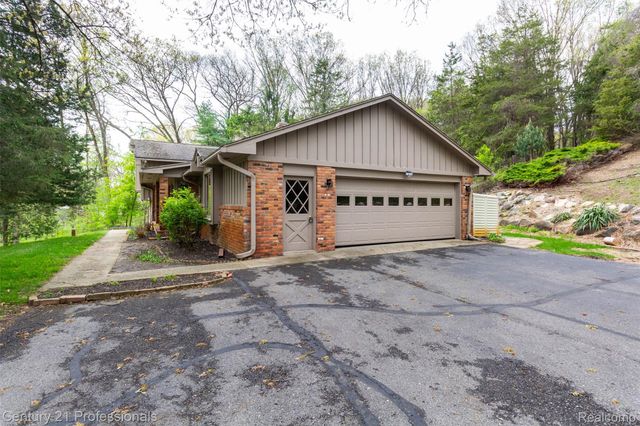 6133 Sundance Trail, Genoa Township, MI 48116